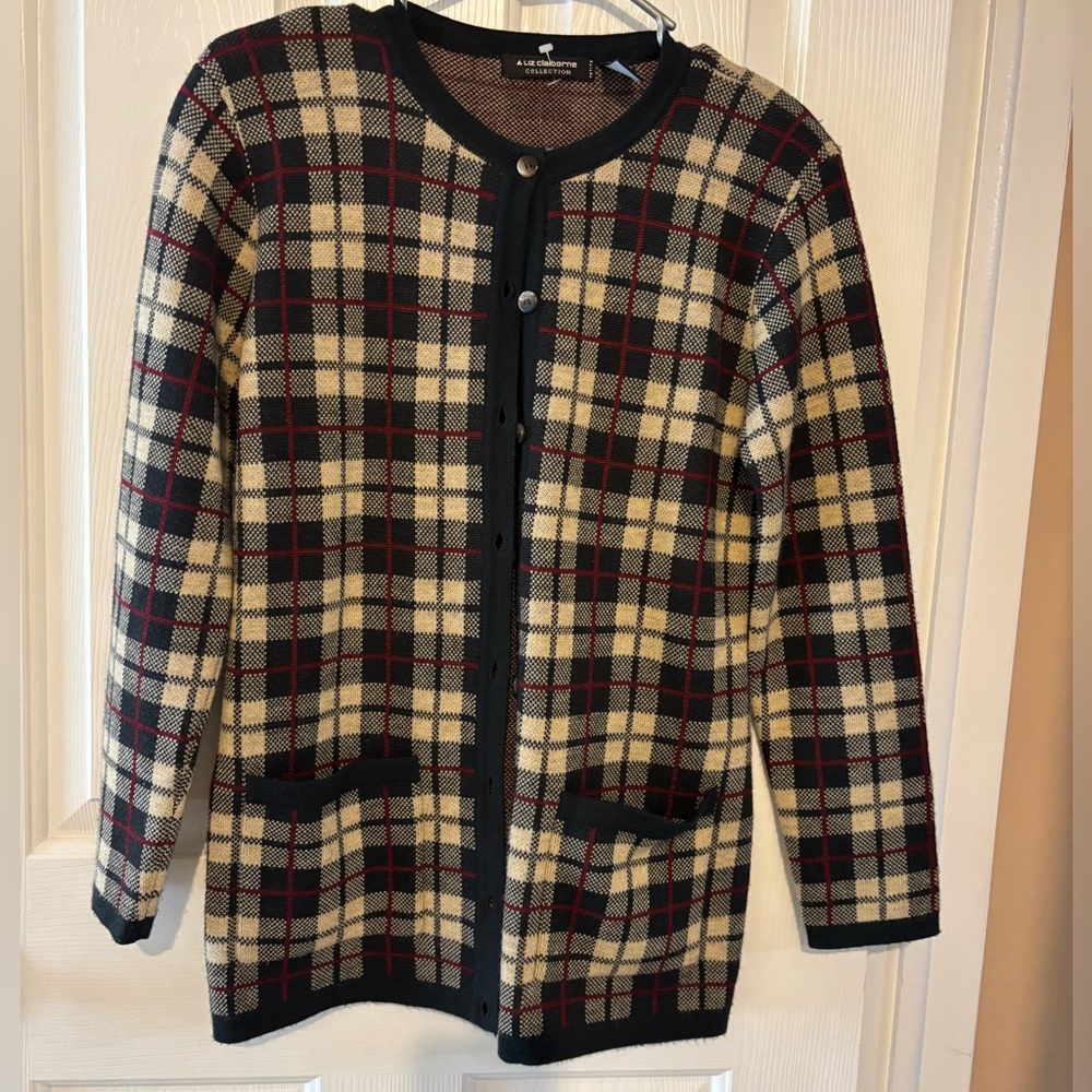 Liz Claiborne Petite Size: S 65% Merino wool and 35% acrylic.